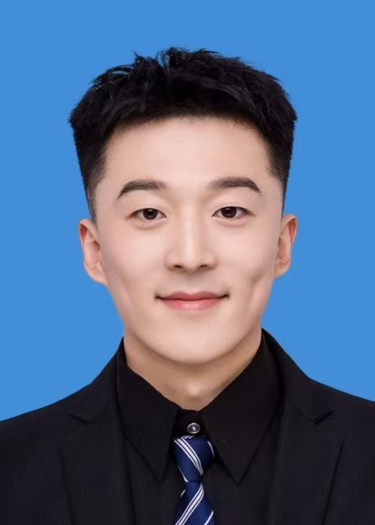 求职体育教师，有多年兼职俱乐部教学经验，曾获得青岛市跳跃项目前三名